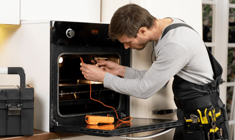 electrician working for dualcurrent ltd